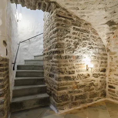 Designer Old Town Wall * تالين