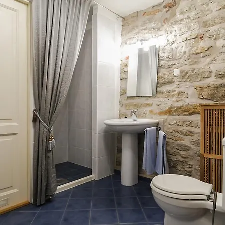 Apartment Designer Old Town Wall